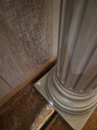 Consola cristal columnas plateadas