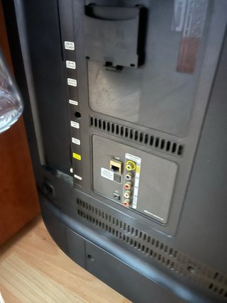 TV Samsung 48 pulgadas tienes dos rayas