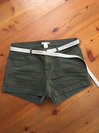 Pantaloni corti a vita bassa in cotone verde kaki
