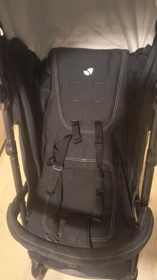 Silla de paseo negra Joie