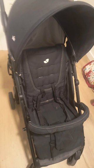 Silla de paseo negra Joie