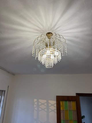 Lámpara araña dorada con cristales