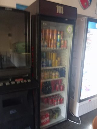 Nevera vertical para refrescos