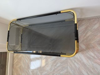 Mesa auxiliar cristal y metal dorado