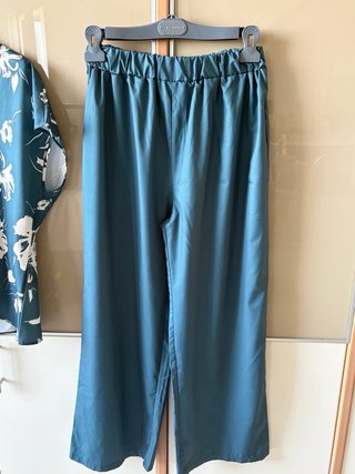 Completo donna: blusa fantasia e pantalone
