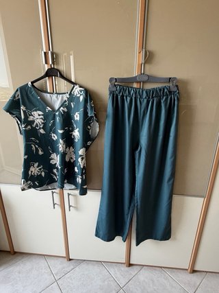 Completo donna: blusa fantasia e pantalone