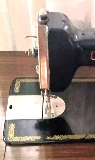 MÁQUINA DE COSER ANTIGUA "WERTHEIM"