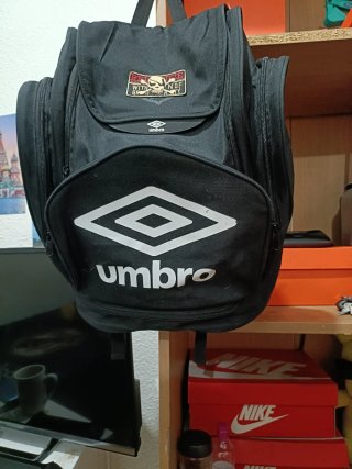 Mochila Umbro Negra