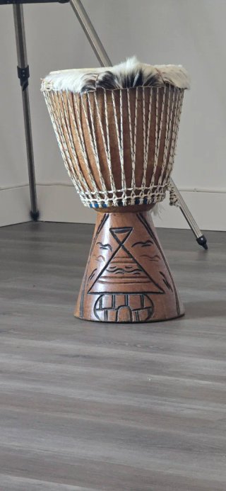 Tambor Yembé (Djembe) tallado