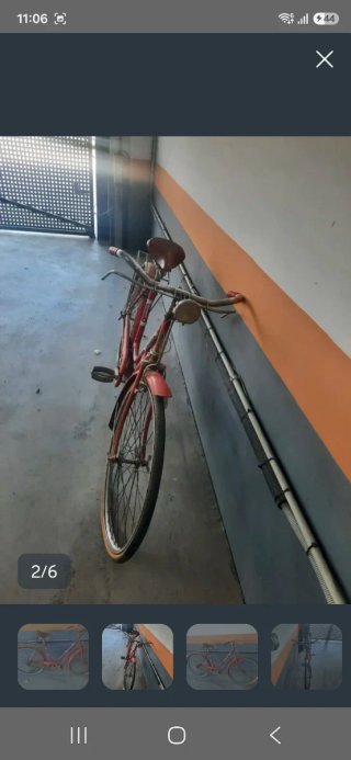 Bicicleta de paseo roja