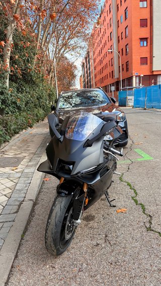 Yamaha R9 Negra Deportiva