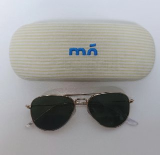 Gafas de sol doradas para niña