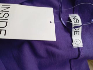 Camiseta INSIDE morada con estampado