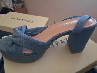 Varios Zapatos de tacón y regalo bikini a estrenar