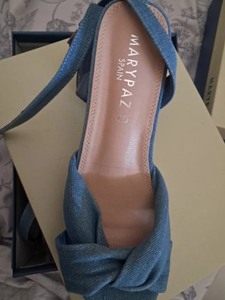 Varios Zapatos de tacón y regalo bikini a estrenar
