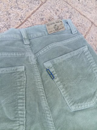Pantalones finos de pana verde