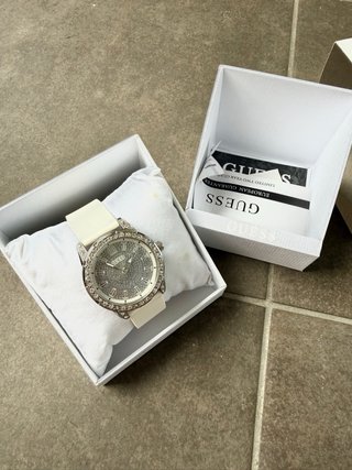 Reloj Guess Mujer Blanco y Plateado