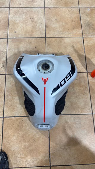 Depósito Gasolina Yamaha MT-09 Gris