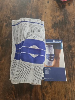 Rodillera Bauerfeind GenuTrain Talla 4