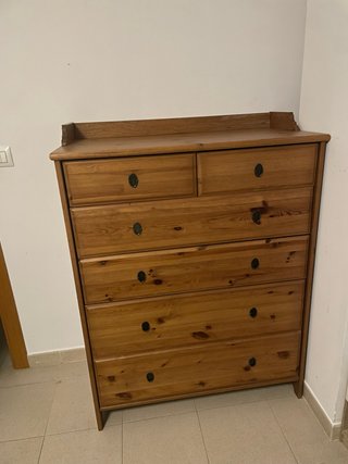 Cómoda de madera de pino