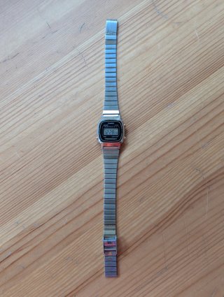 Reloj Casio Vintage LA670W Digital Oro/Plata