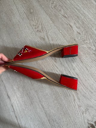Sandalias Rojas Bordadas Talla 39