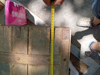 Baúl antiguo de madera y metal