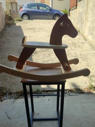 Caballo balancín de madera