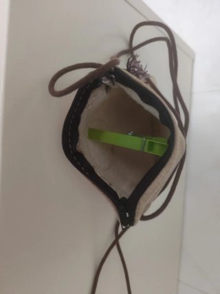 Bandolera pequeña gris con cordón