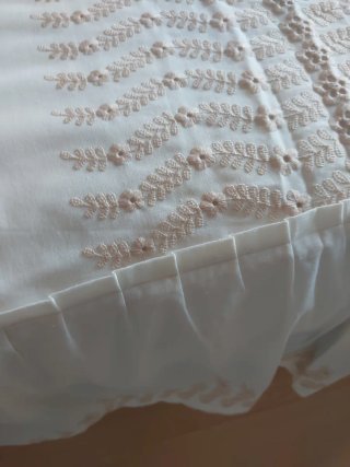 Colcha bordada para cama de 1.35