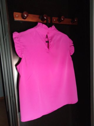 Blusa rosa talla L/XL con volantes