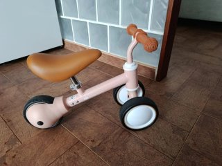 Bici de aprendizaje infantil rosa
