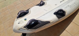 Tabla windsurf Starboard Hypersonic 105L y 2 aleta