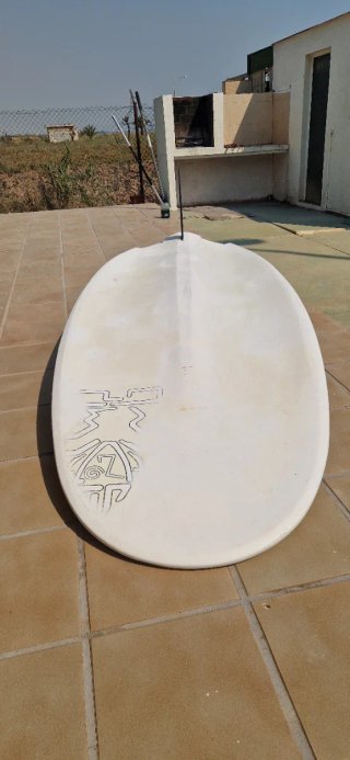 Tabla windsurf Starboard Hypersonic 105L y 2 aleta