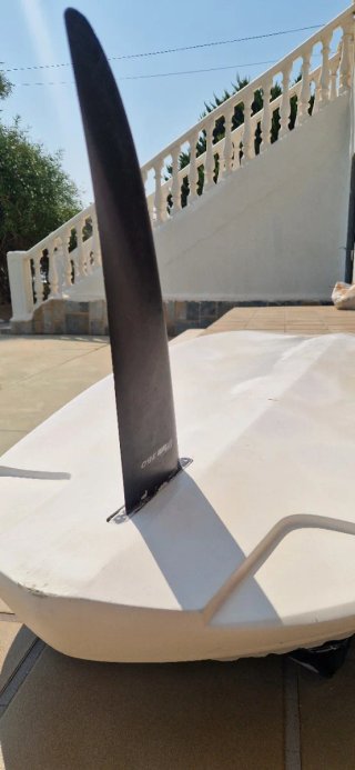 Tabla windsurf Starboard Hypersonic 105L y 2 aleta