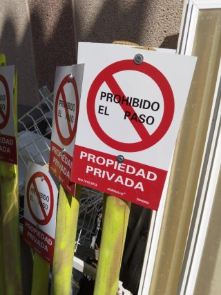 Postes Señalización Prohibido el Paso