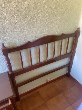 2 Cabezales de cama y mesita de noche