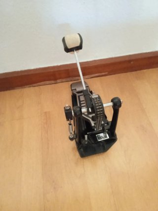 Pedal de bombo para batería