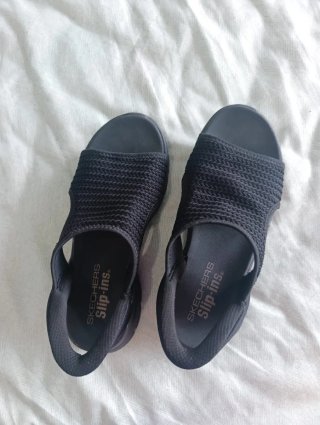 Sandalias Skechers Negras Slip-ins