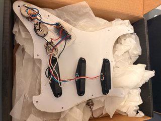 Pastillas Fender Japan + Golpeador Stratocaster