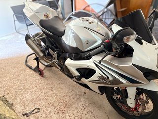 Suzuki GSXR1000 K8  Plata/Blanco