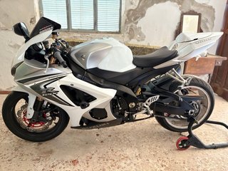 Suzuki GSXR1000 K8  Plata/Blanco