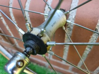 Rueda carretera Delantera Shimano WH-R550