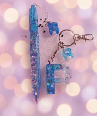 Bolígrafos y llaveros de resina personalizados