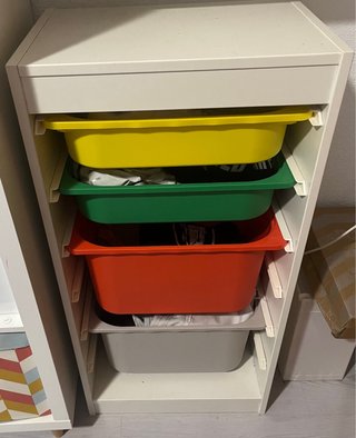 Estantería con cajones