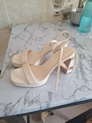 Sandalias de tacón beige