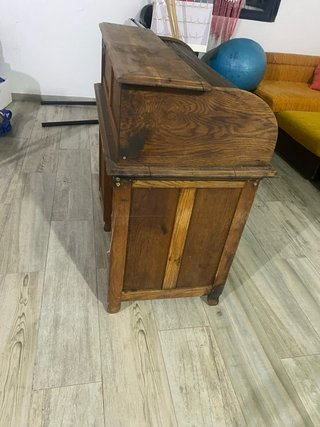 Escritorio antiguo de madera