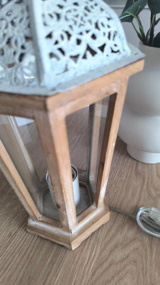 Lámpara decorativa de madera y metal