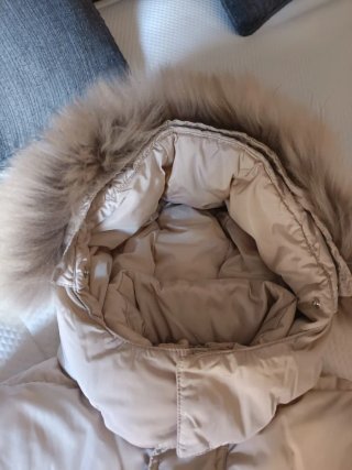 Plumífero niño beige con capucha TALLA 2-4