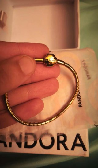 Pulsera Pandora Dorada con Charm Flor Roja